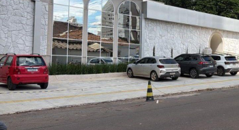 Regras para uso de vagas em recuos de calçadas e rebaixamento de meio-fio são reforçadas em Goiânia